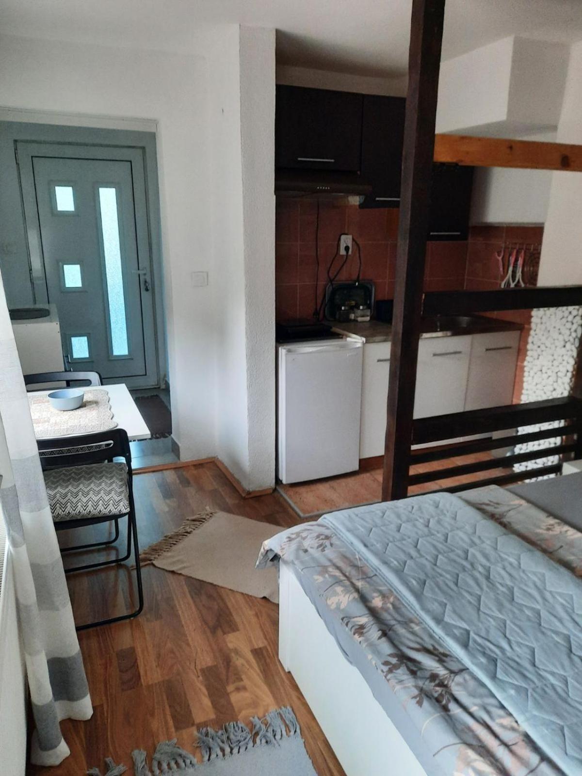 Apartmani Biljana Lazic Vrnjačka Banja エクステリア 写真